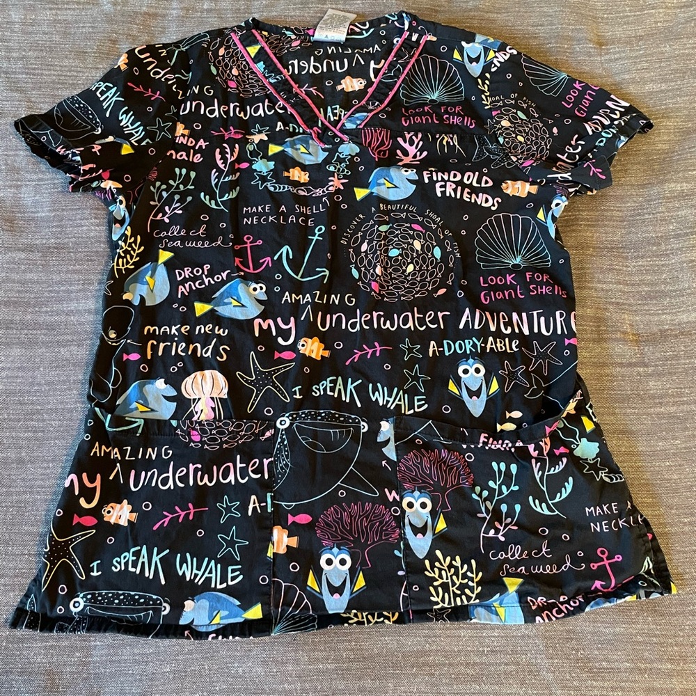 SOLD 🥳 Finding Dory Scrub Top 🐠